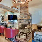 Lakefront Gem With Hot Tub And Boat Dock In Greentown