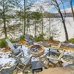Lakefront Gem With Hot Tub And Boat Dock In Greentown