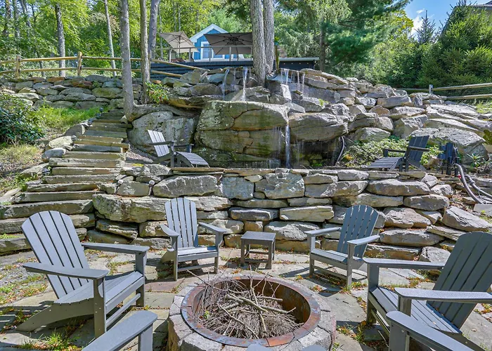 Lakefront Gem With Hot Tub And Boat Dock In Greentown