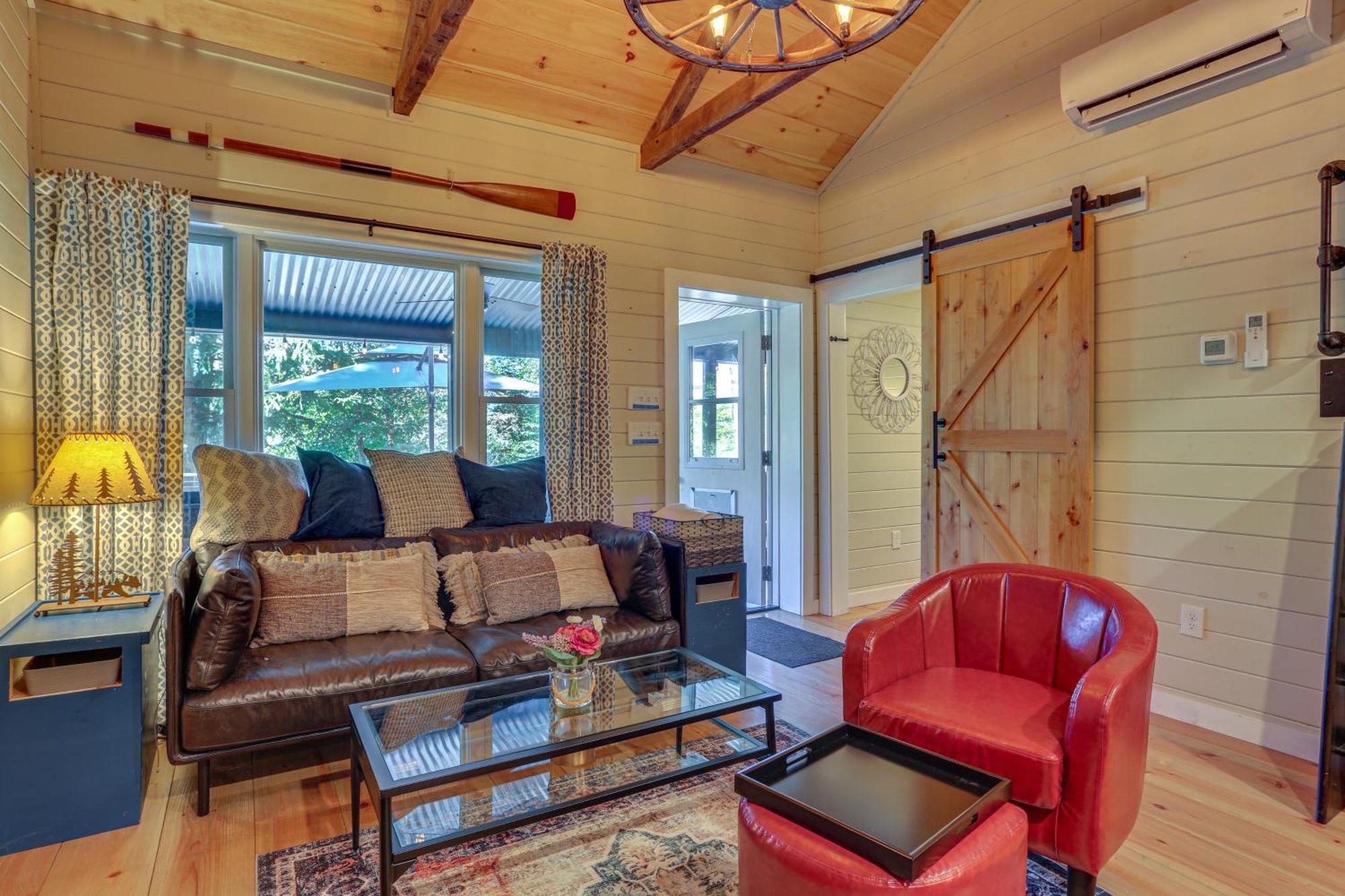Holiday home Lakefront Gem With Hot Tub And Boat Dock In *