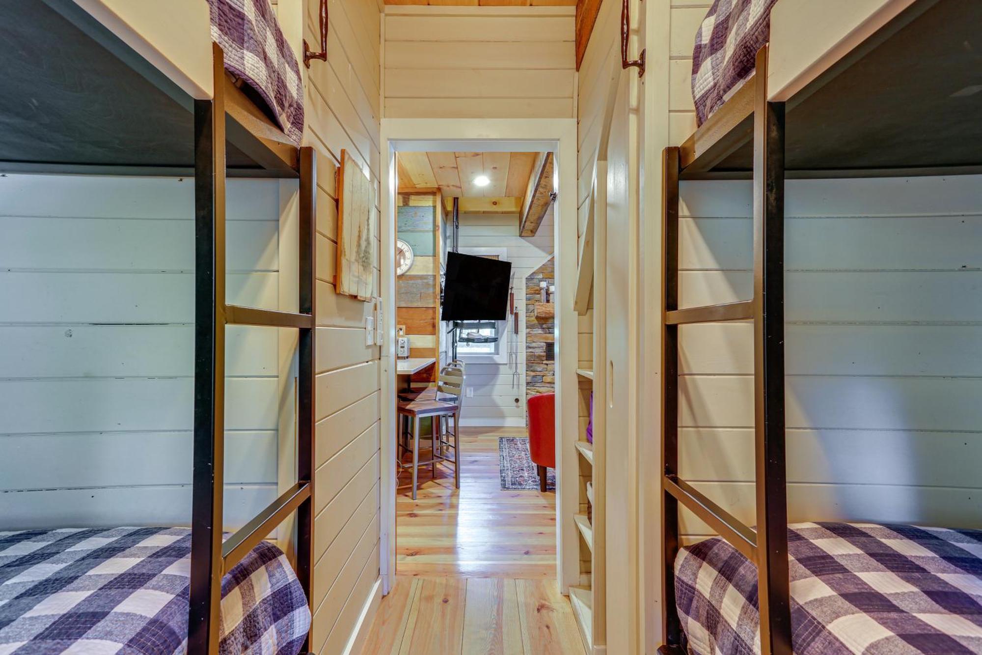 Holiday home Lakefront Gem With Hot Tub And Boat Dock In *