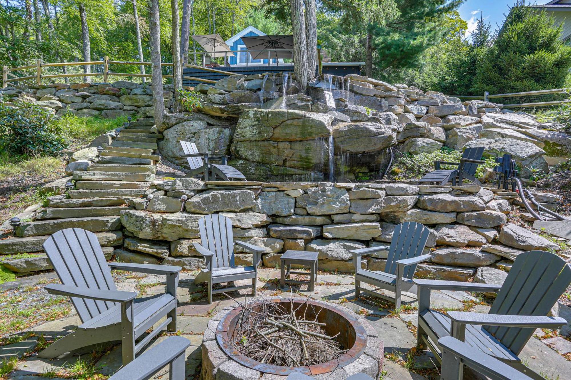 Lakefront Gem With Hot Tub And Boat Dock In Holiday home