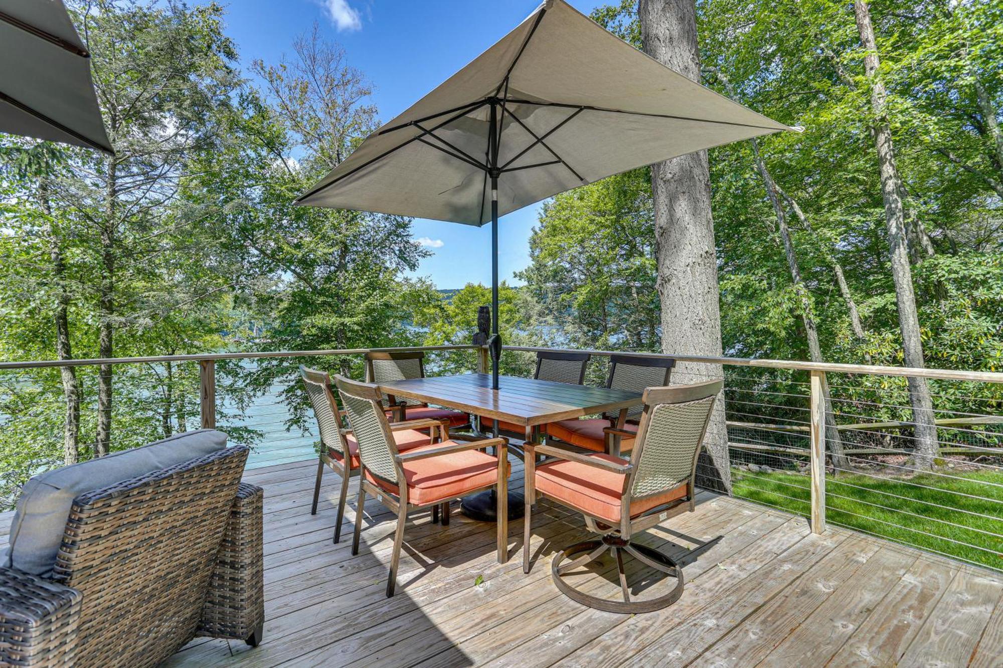 Lakefront Gem With Hot Tub And Boat Dock In Holiday home