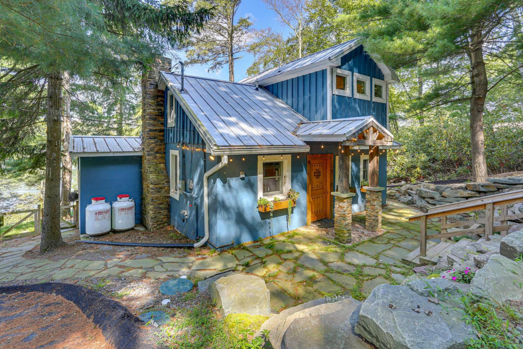 Lakefront Gem With Hot Tub And Boat Dock In