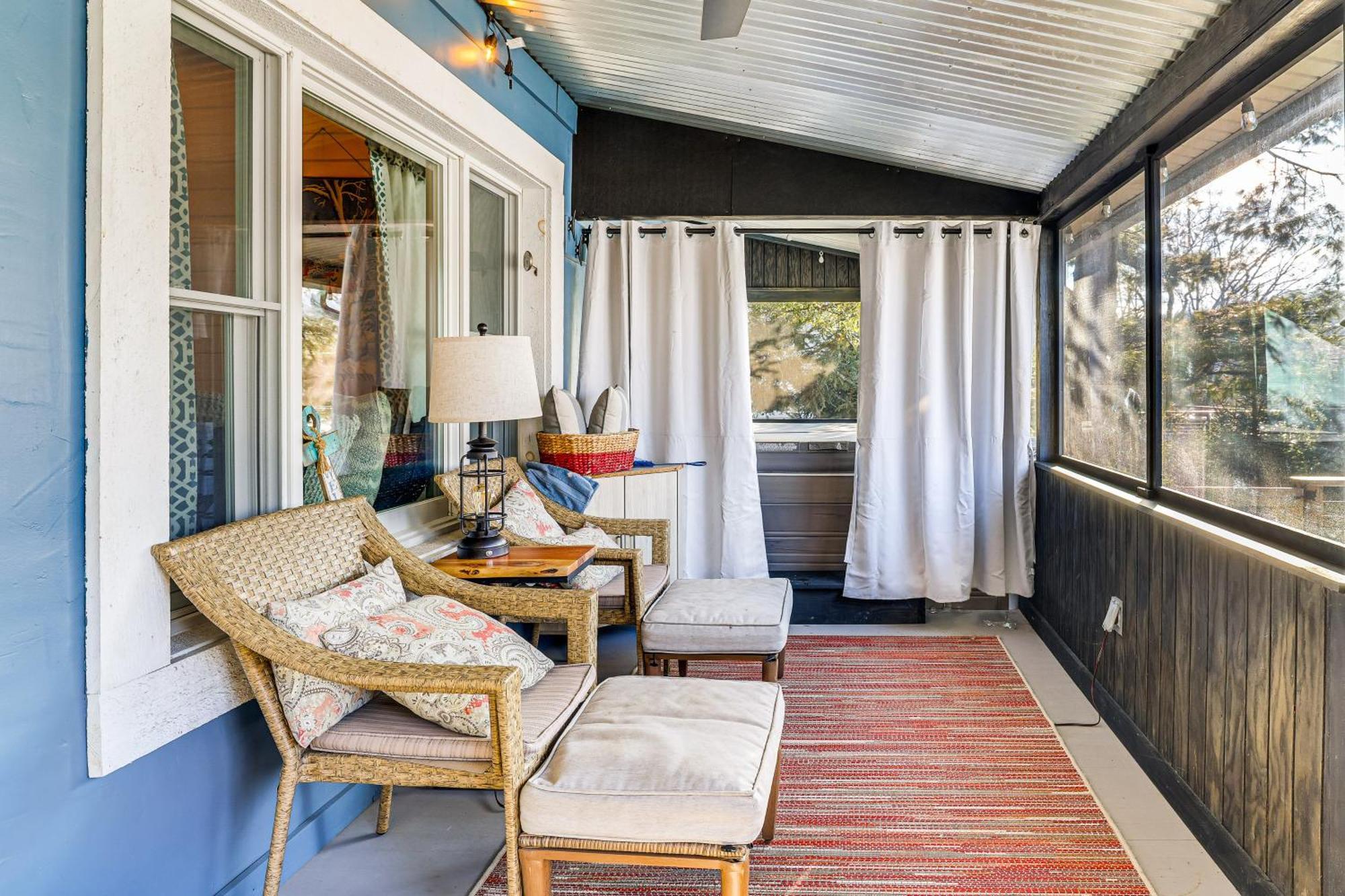 Lakefront Gem With Hot Tub And Boat Dock In Greentown
